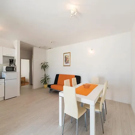 Four-bedroom In Apartment