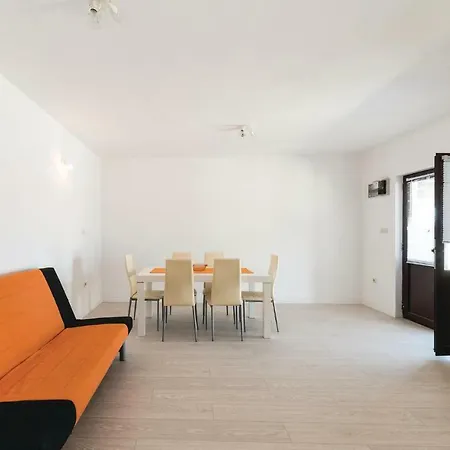 Appartement Four-bedroom In